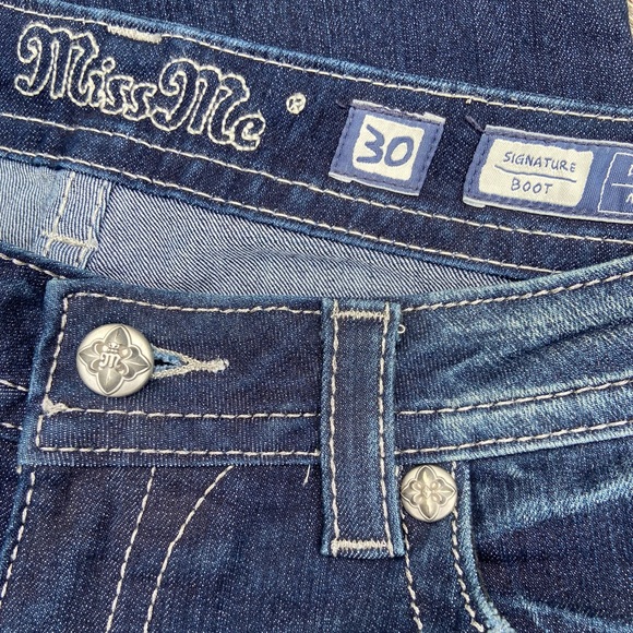 ***SOLD*** MISS ME Signature Boot Cut Embellished Flap Pocket Jeans Size 30 x 30 - Picture 3 of 12
